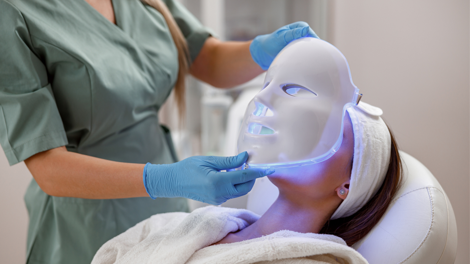 Illustration of LED light therapy treatment showing benefits for acne reduction, collagen production, and skin rejuvenation 2.